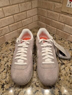 Men Nike Cortez SE Suede College Gray/Dark Team Red Colorway Men 10/Women 11.5